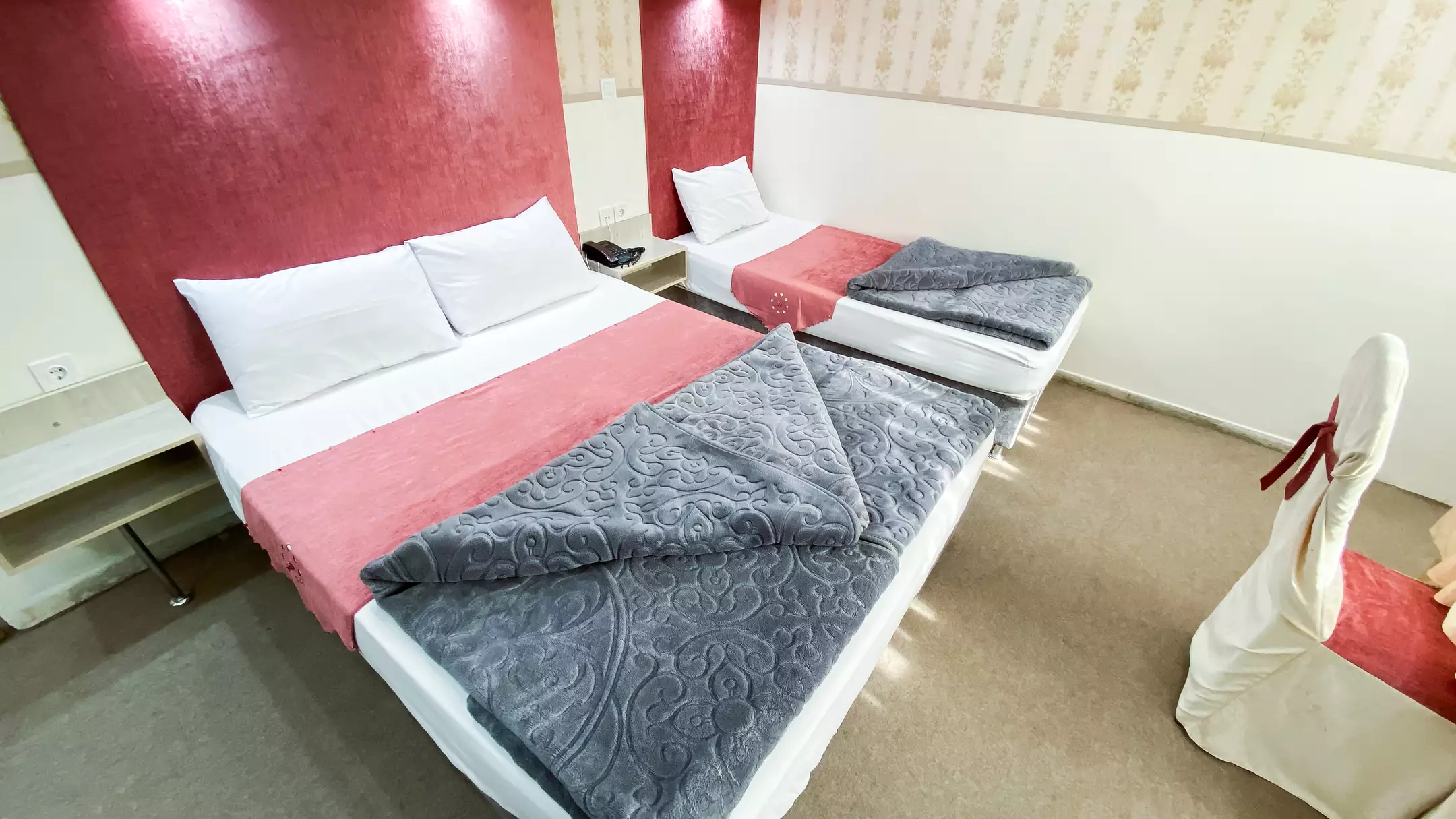 هتل آوا پلاس اصفهان - اتاق 3 تخته (1 تخت 2 نفره 1 تخت 1 نفره)