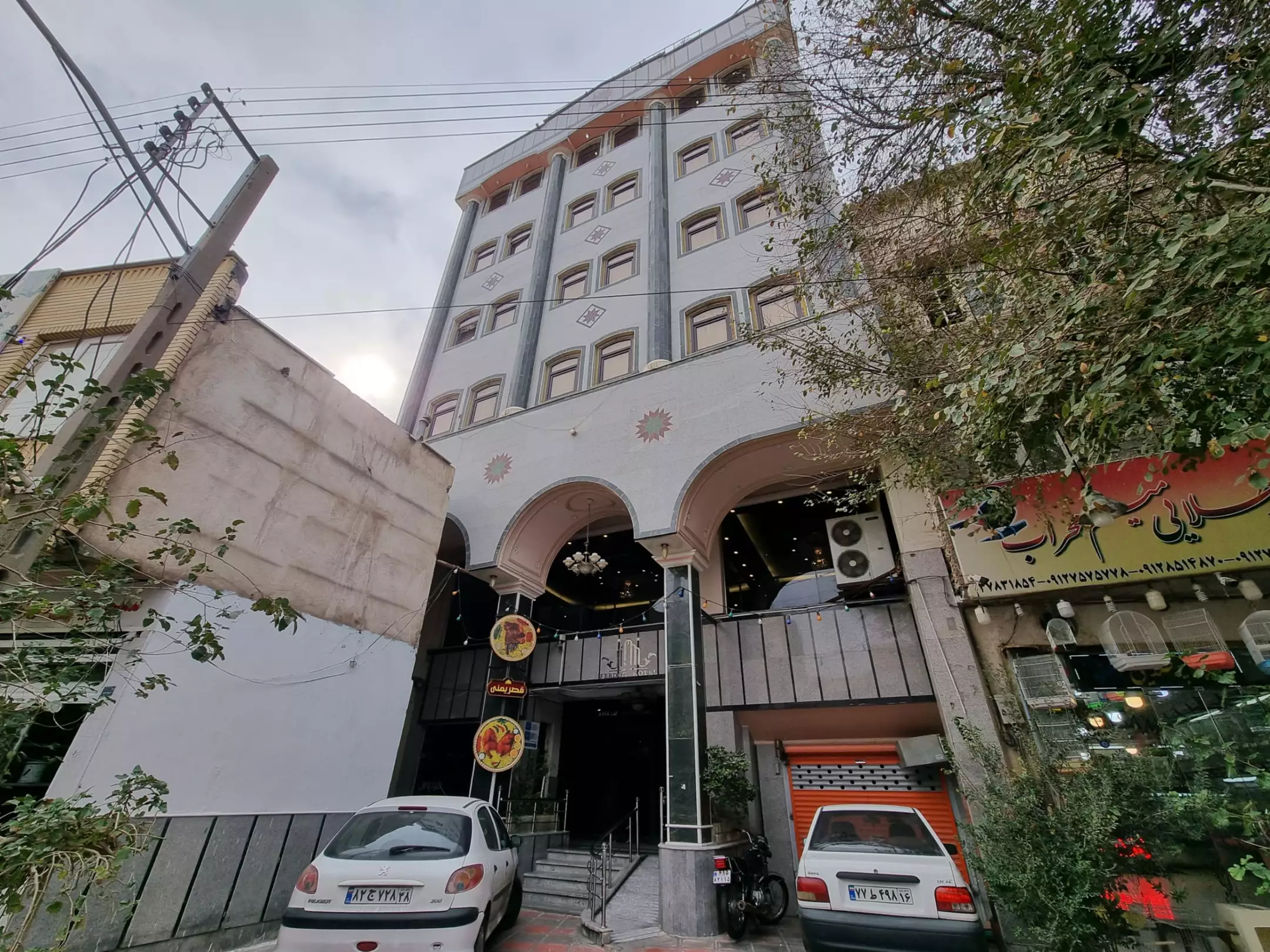 هتل آپارتمان فردوس قم - نمای بیرونی 