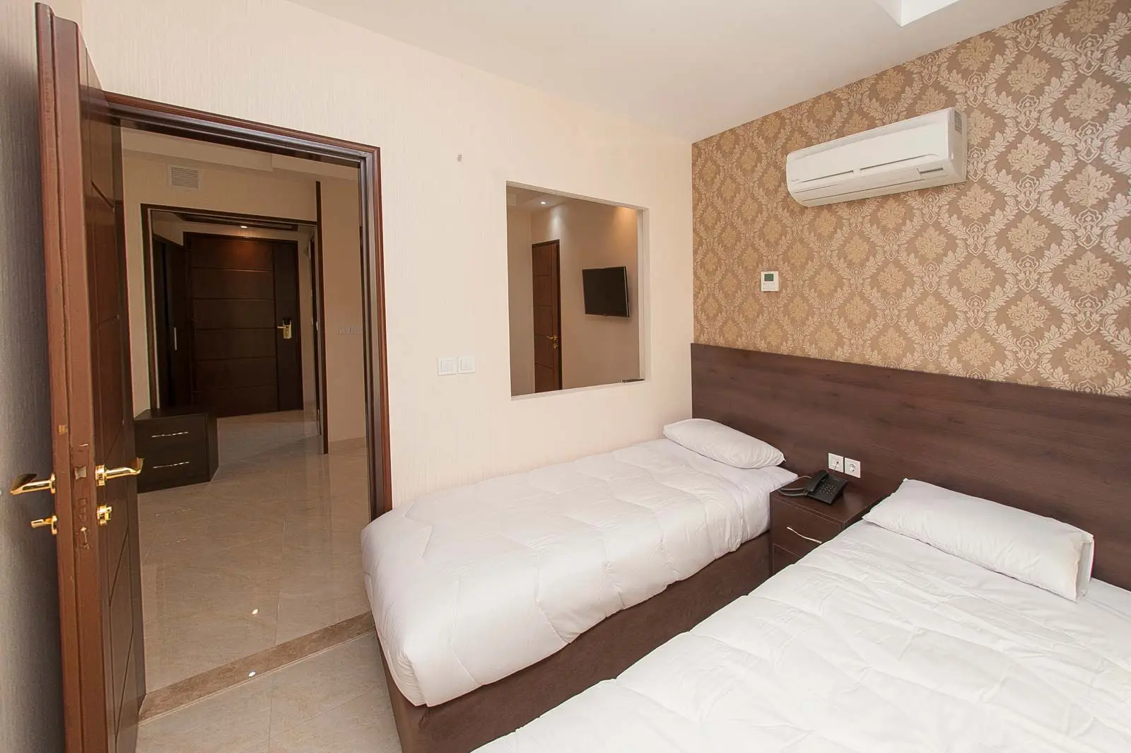 هتل جمیل قم - اتاق 2 تخته (2 تخت 1 نفره)