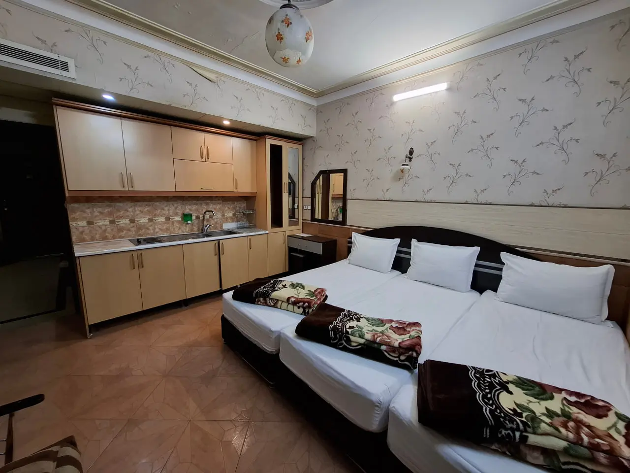 هتل سلام قم - اتاق 3 تخته 