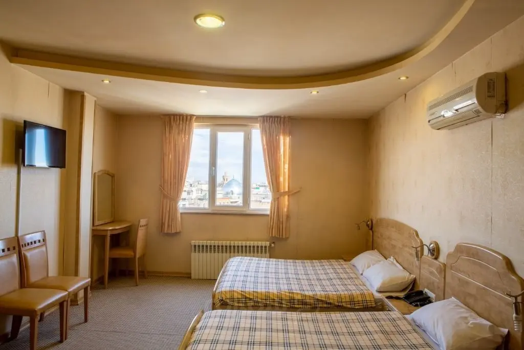 هتل سبلان اردبیل - اتاق 3 تخته (1 تخت 2 نفره 1 تخت 1 نفره)
