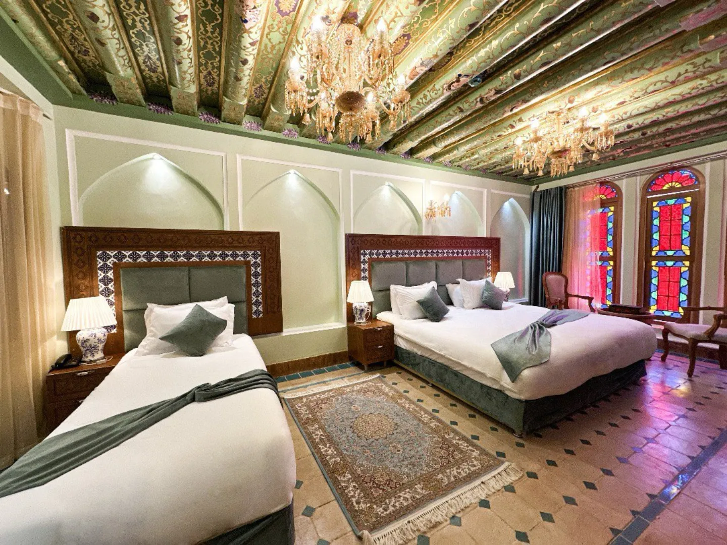 هتل بوتیک سنتی یوتاب شیراز - اتاق 3 تخته (1 تخت 2 نفره 1 تخت 1 نفره)