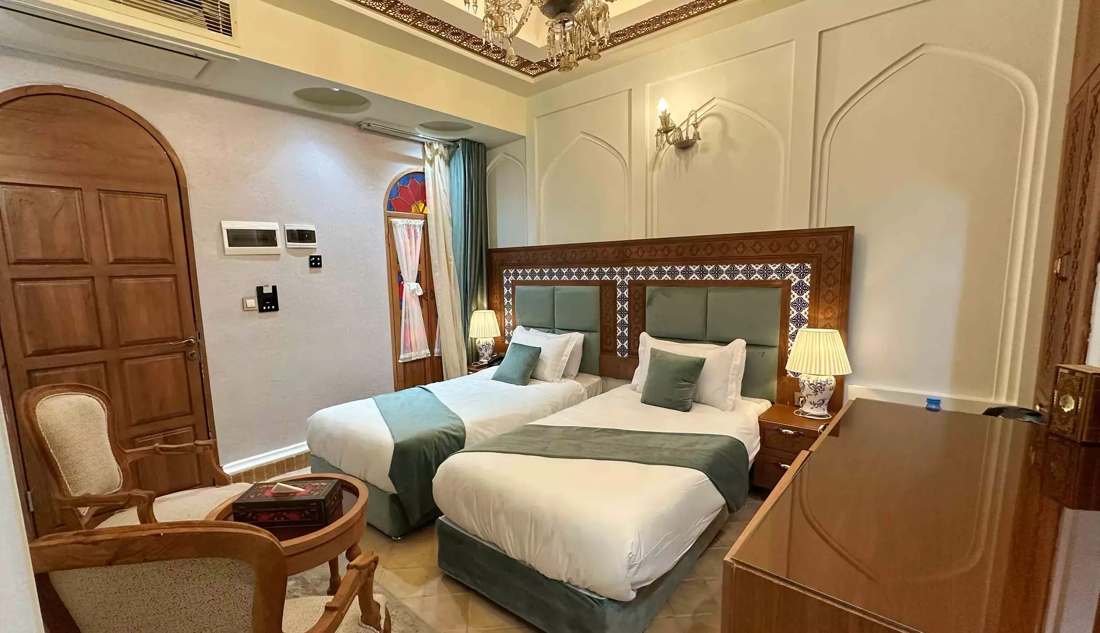 هتل بوتیک سنتی یوتاب شیراز - اتاق 2 تخته (2 تخت 1 نفره)