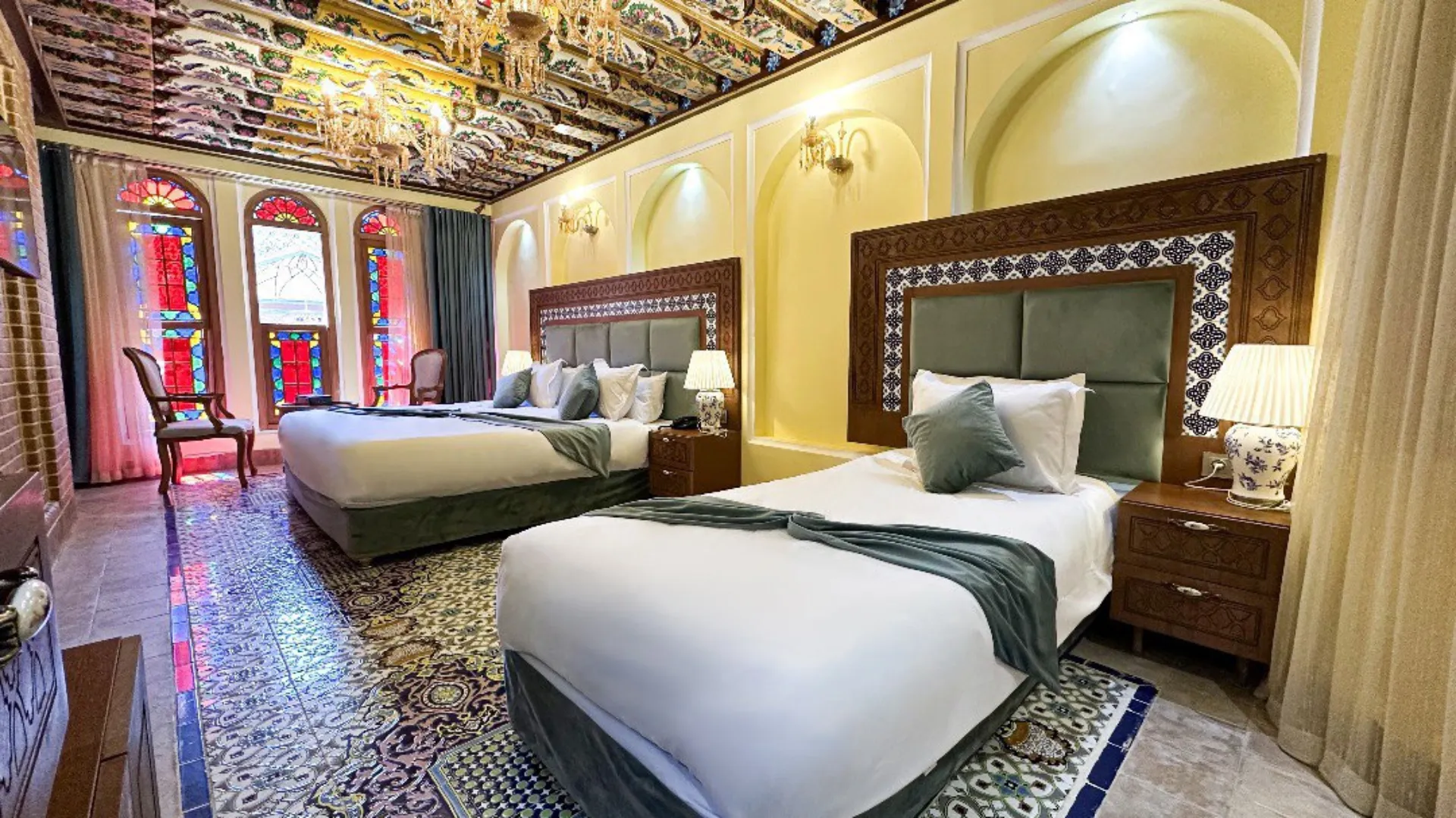 هتل بوتیک سنتی یوتاب شیراز - اتاق 3 تخته (1 تخت 2 نفره 1 تخت 1 نفره)