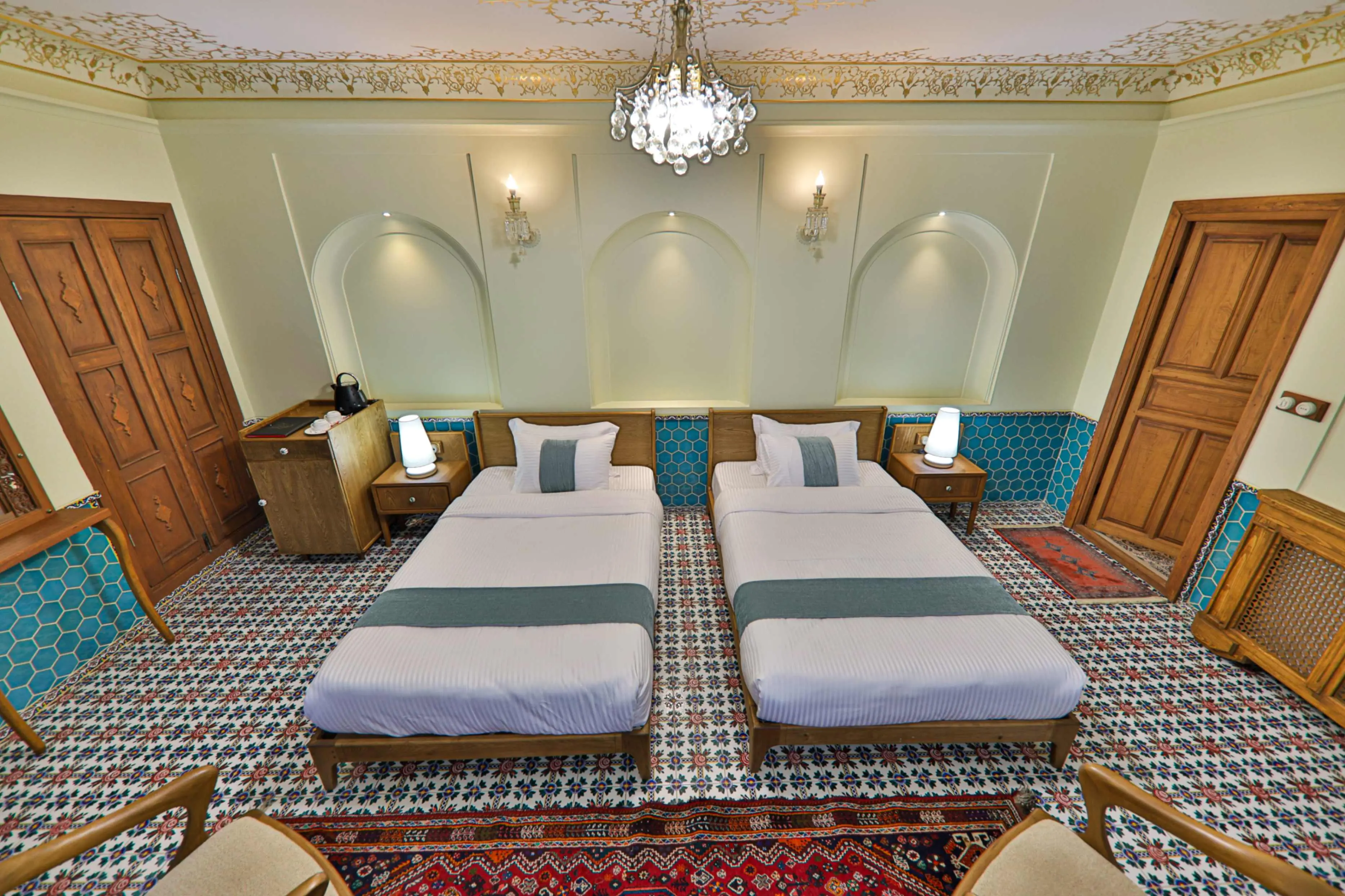 هتل بوتیک سنتی عمارت فرهادی شیراز - اتاق 2 تخته (2 تخت 1 نفره)