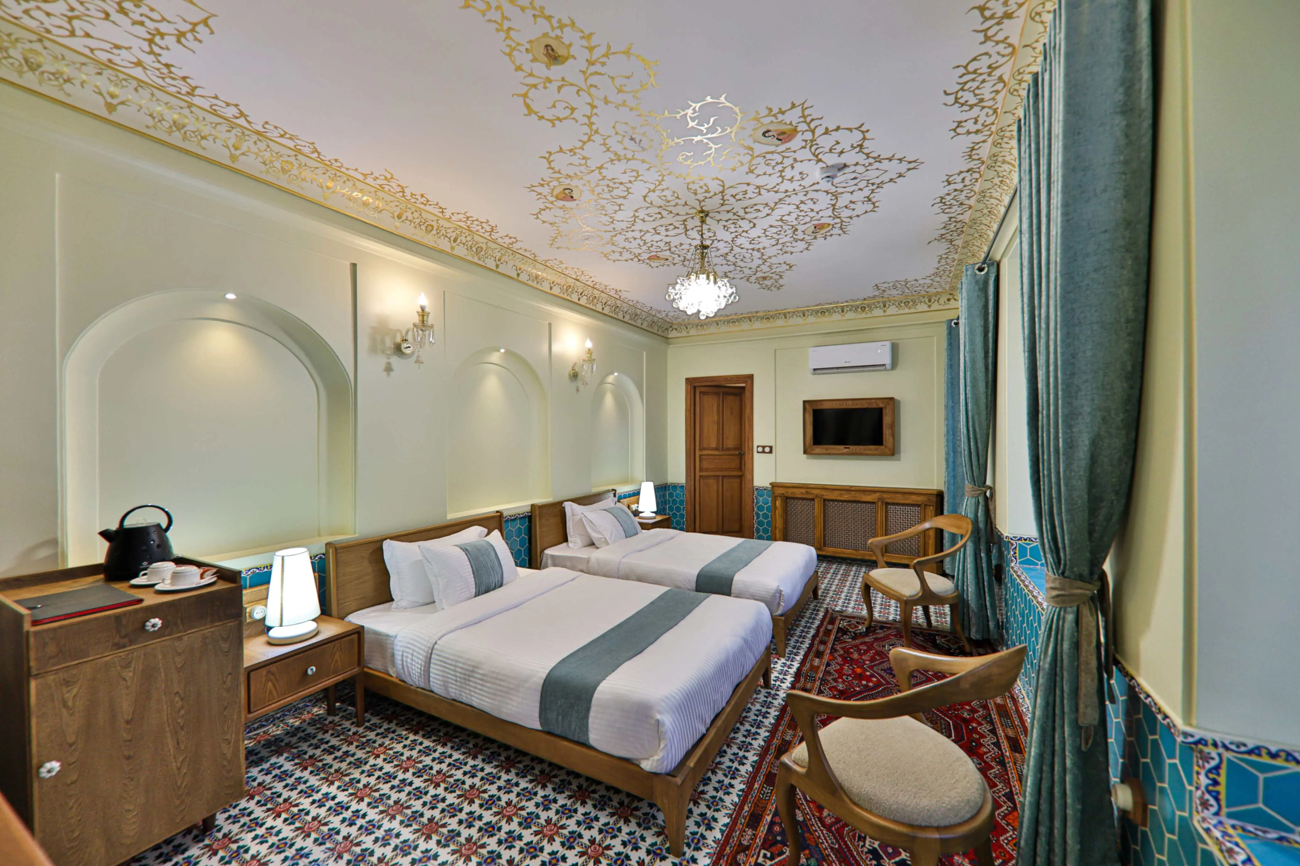 هتل بوتیک سنتی عمارت فرهادی شیراز - اتاق 2 تخته (2 تخت 1 نفره)