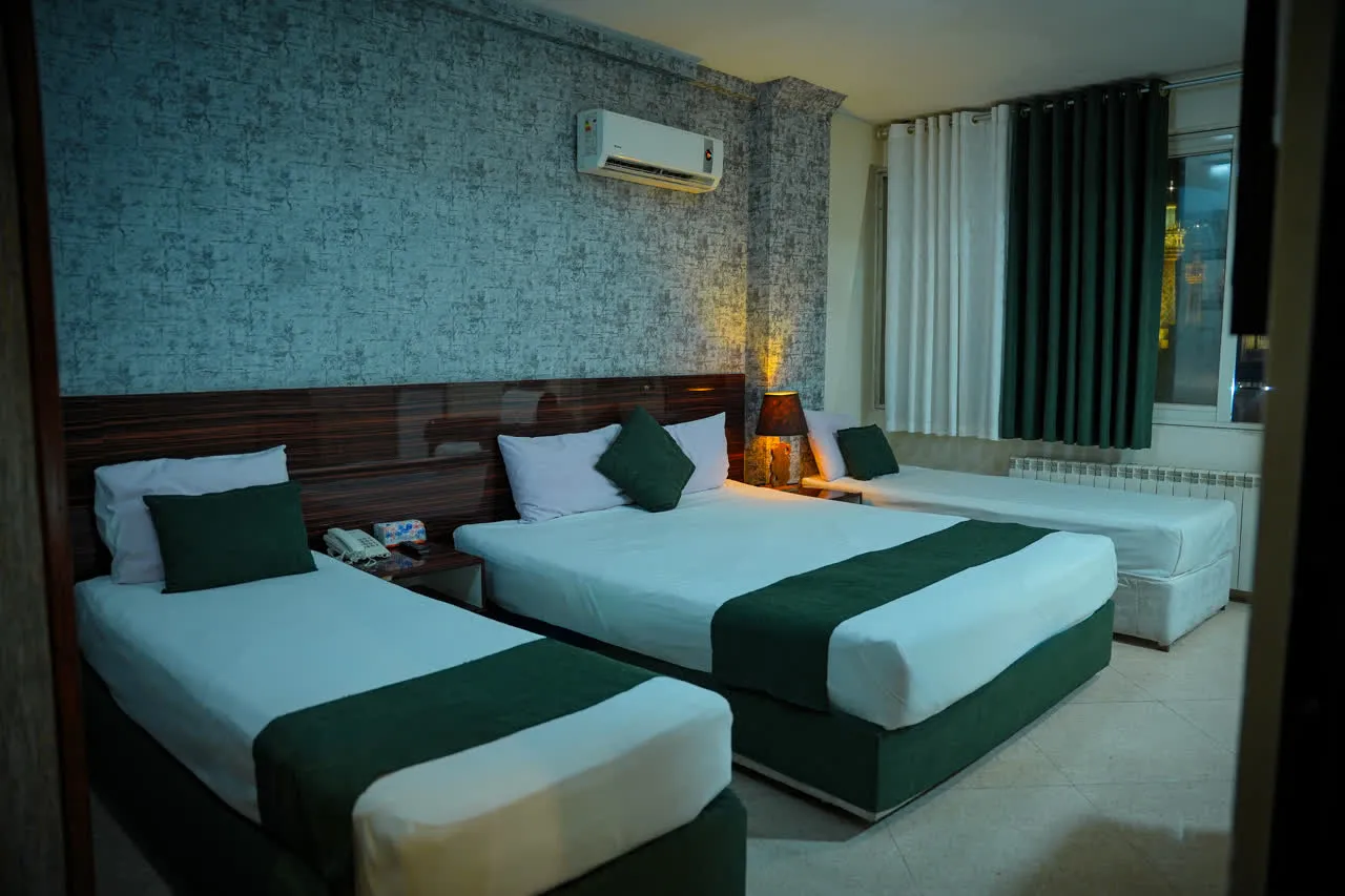 هتل آپارتمان آدینه مشهد - اتاق 4 تخته (1 تخت 2 نفره 2 تخت 1 نفره)