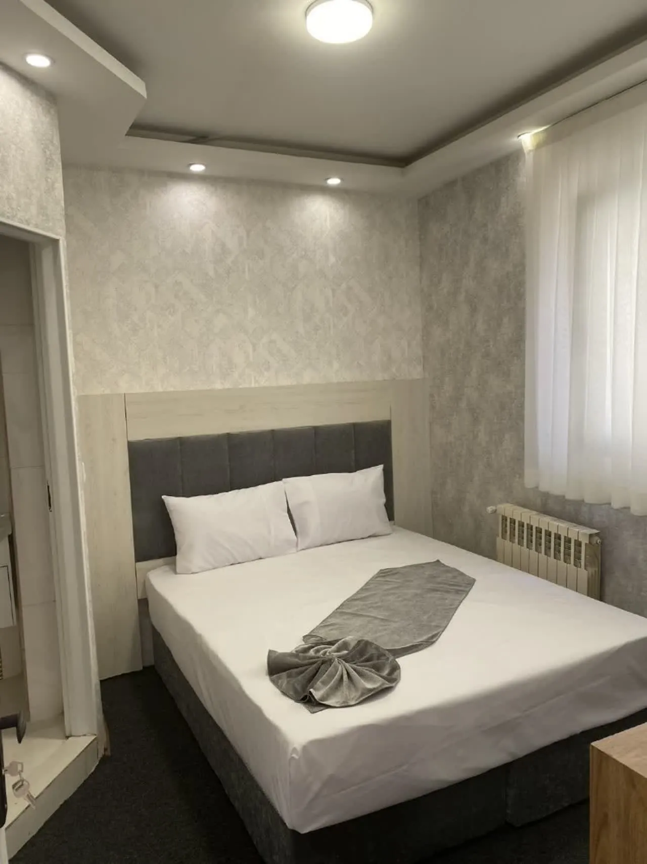 هتل آپارتمان فریادی مشهد - اتاق 2 تخته ( تخت 2 نفره)