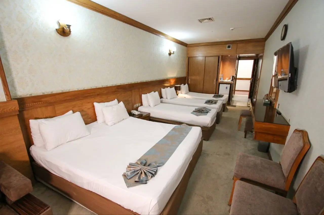 هتل فدک الزهرا مشهد - اتاق 5 تخته (1 تخت 2 نفره 3 تخت 1 نفره)