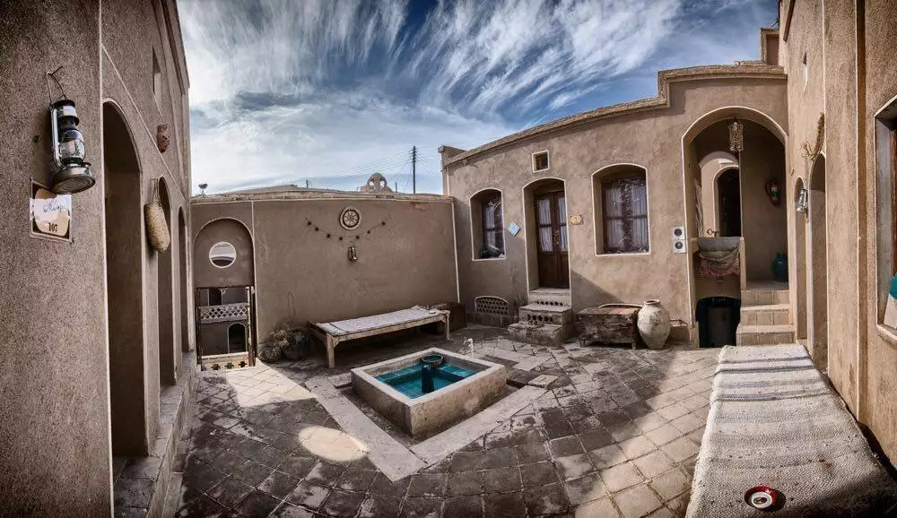 اقامتگاه بومگردی خانه نقلی کاشان - فضای باز