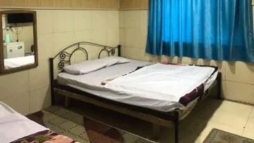 مهمانسرا گلها شیراز - اتاق 2 تخته (2 تخت 1 نفره)