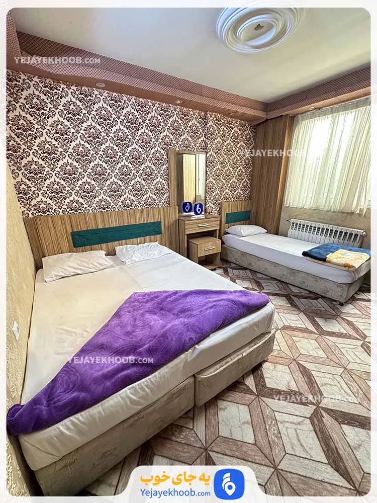 هتل آپارتمان آزاده مشهد - اتاق 3 تخته (1 تخت 2 نفره و 1 تخت 1 نفره)