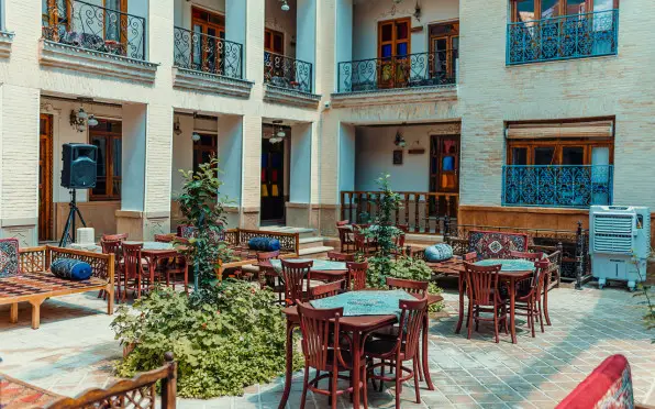 هتل بوتیک آناهید شیراز - نمای محوطه