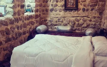 اقامتگاه سنتی صوفی راز شیراز - اتاق 2 تخته (1 تخت 2 نفره)