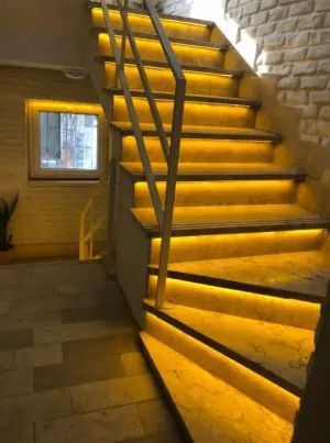 مهمانپذیر لیدوما تهران - راه پله