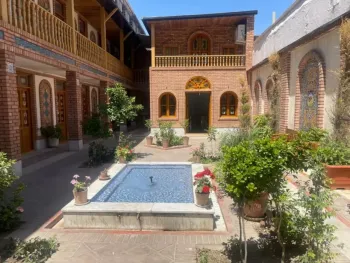 هتل سنتی تخت جمشید تهران - نمای محوطه