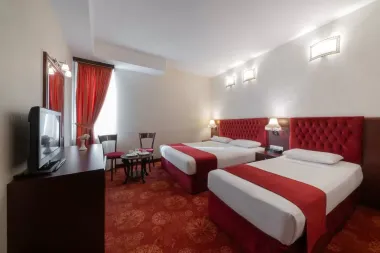 هتل سهند مشهد - اتاق 3 تخته (1 تخت 2 نفره و 1 تخت 1 نفره)