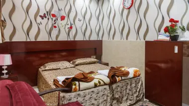هتل آپارتمان قصر آیینه مشهد - اتاق ۲ تخته (۱ تخت ۲  نفره) 