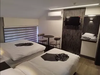 هتل یاس تهران - اتاق 3 تخته (1 تخت 2 نفره و 1 تخت 1 نفره)