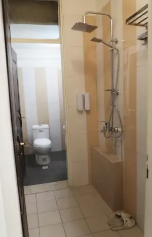 خانه مسافر پرشین پلازا مطهری تهران - سرویس بهداشتی و حمام