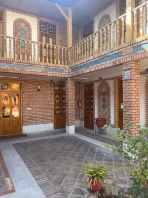 هتل سنتی تخت جمشید تهران - نمای محوطه