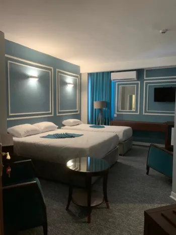 هتل ققنوس کیش - اتاق ۳ تخته (1 تخت 2 نفره 1 تخت 1 نفره)