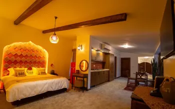 اقامتگاه سنتی عمارت 85 تهران - اتاق 2 تخته (1 تخت 2 نفره)