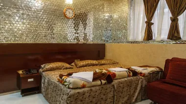 هتل آپارتمان قصر آیینه مشهد - اتاق ۳ تخته (۳ تخت ۱ نفره)