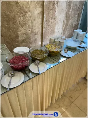 هتل آراد مشهد - میز بار ناهار