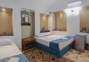 اقامتگاه سنتی خوان سالار یزد - اتاق 3 تخته (1 تخت 2 نفره و 1 تخت 1 نفره)