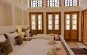 هتل بوتیک سنتی کتروا یزد - اتاق 3 تخته (1 تخت 2 نفره و 1 تخت 1 نفره)