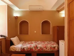 اقامتگاه بومگردی خانه سه نیک یزد - اتاق 1 تخته 
