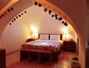 اقامتگاه بومگردی خانه سه نیک یزد - اتاق 2 تخته (1 تخت 2 نفره)
