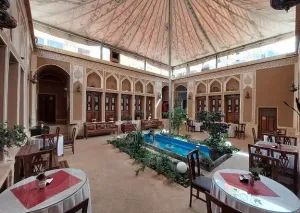هتل سنتی رویای قدیم یزد - نمای محوطه