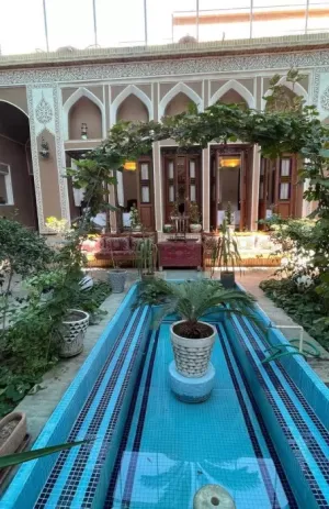 هتل سنتی رویای قدیم یزد - نمای محوطه