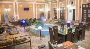 اقامتگاه بومگردی نقره یزد - نمای محوطه