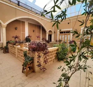  اقامتگاه سنتی آرا یزد - نمای محوطه