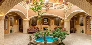  اقامتگاه سنتی آرا یزد - نمای محوطه