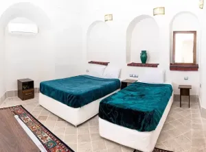  اقامتگاه سنتی آرا یزد - اتاق 3 تخته (1 تخت 2 نفره و 1 تخت 1 نفره)