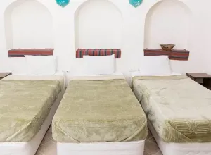  اقامتگاه سنتی آرا یزد - اتاق 3 تخته (3 تخت 1 نفره)