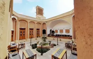 اقامتگاه سنتی گیتی یزد - نمای محوطه