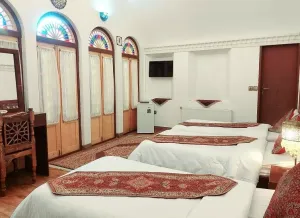 اقامتگاه سنتی پارس یزد - اتاق 3 تخته (1 تخت 2 نفره و 1 تخت 1 نفره)