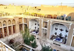 اقامتگاه بومگردی شعرباف یزد - نمای محوطه