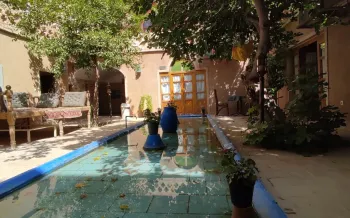 اقامتگاه سنتی سروش یزد - نمای محوطه