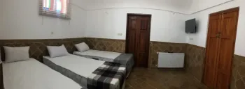 اقامتگاه بومگردی کوچه حنا یزد - اتاق 3 تخته (3 تخت 1 نفره)
