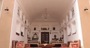 اقامتگاه بومگردی خانه حقیقت یزد - نمای اتاق