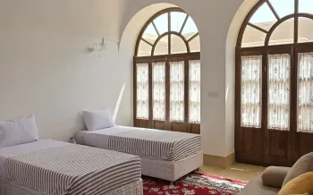 اقامتگاه بومگردی خانه حقیقت یزد - اتاق 2 تخته (2 تخت 1 نفره)