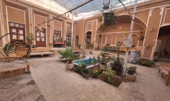 اقامتگاه بومگردی مهران یزد - نمای محوطه