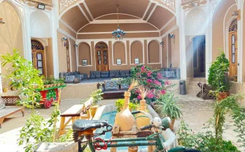 اقامتگاه سنتی شیخداد یزد - نمای محوطه