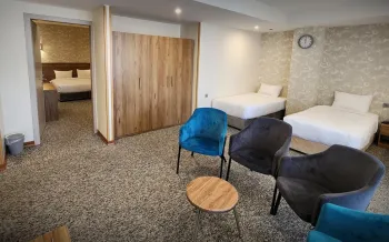 هتل فاطیما قم -  اتاق 2 تخته (2 تخت 1 نفره)